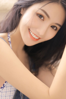 公交车女生很配合描写
